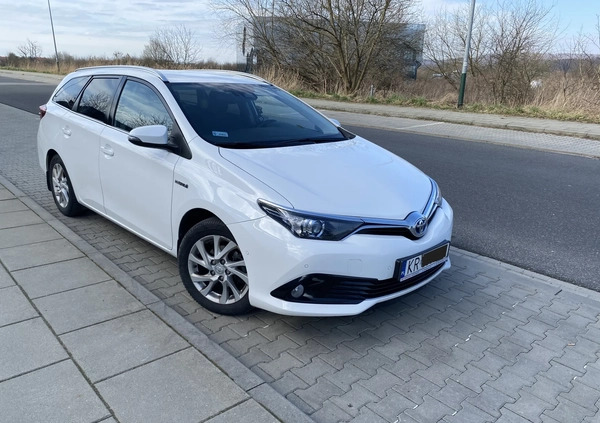 Toyota Auris cena 62000 przebieg: 133000, rok produkcji 2017 z Kraków małe 211